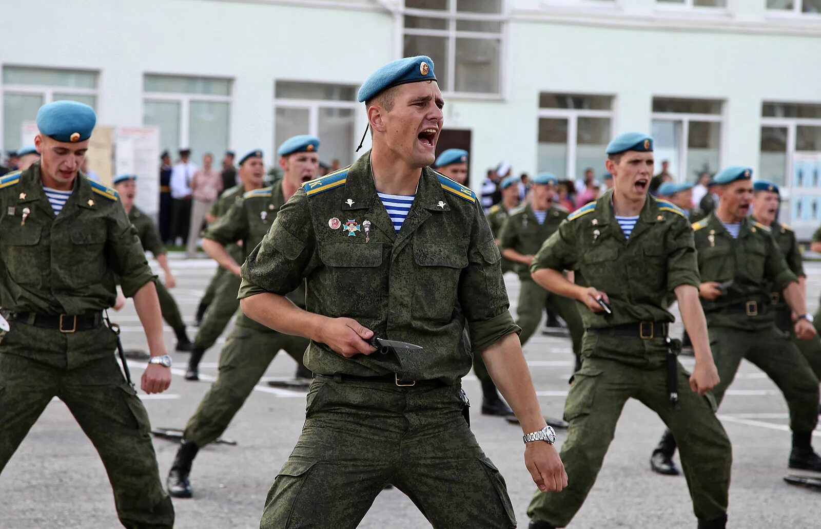 Десант школа. Курсанты Рязанское высшее воздушно-десантное командное училище. ВДВ РВВДКУ. Курсанты РВВДКУ. Курсанты Рязанского училища ВДВ.