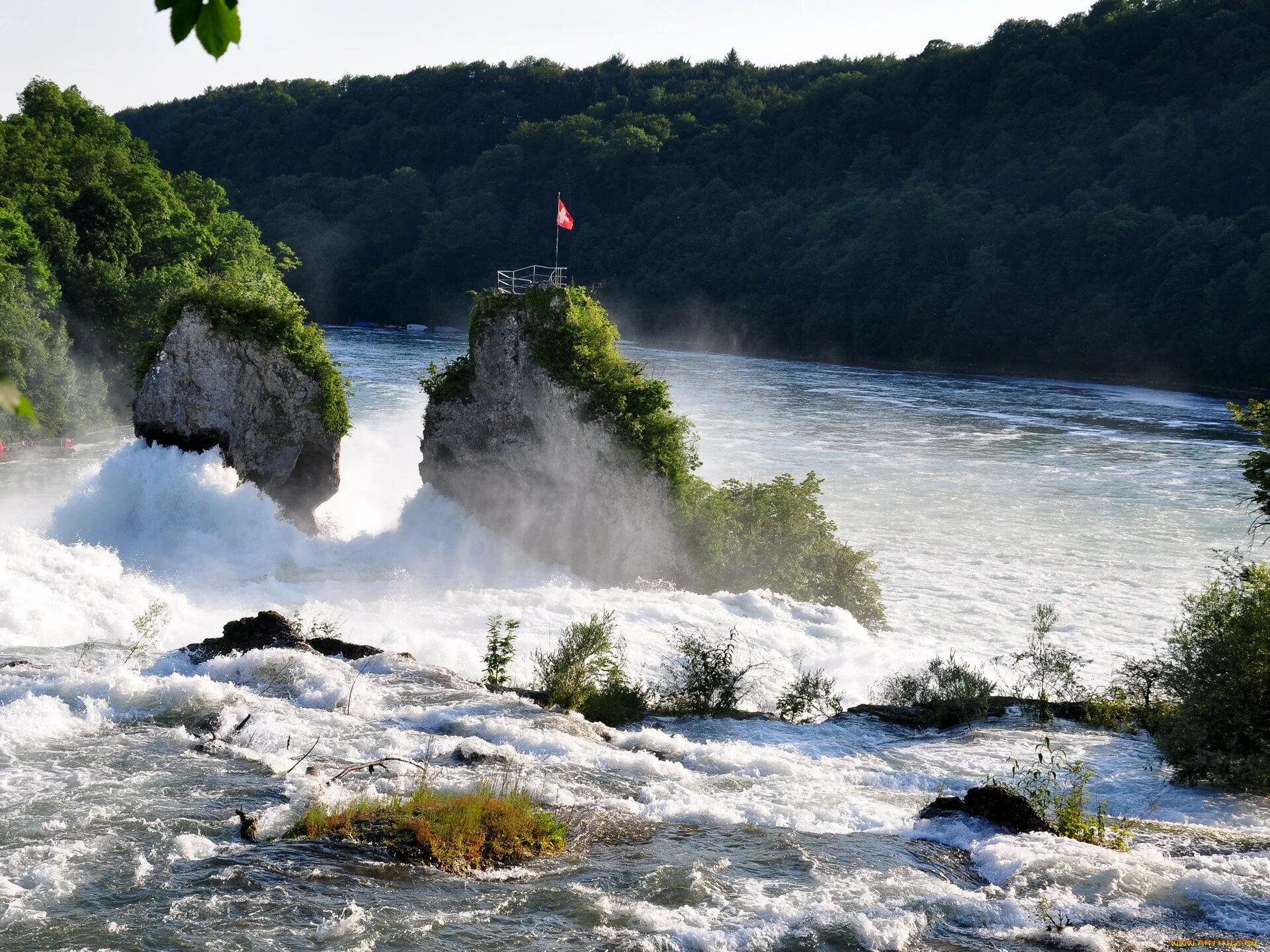 Исток реки рейн. Рейнский водопад Швейцария. Река Рейн в Швейцарии. Рейнский водопад Шаффхаузен. Германия водопад Германия Рейнский.