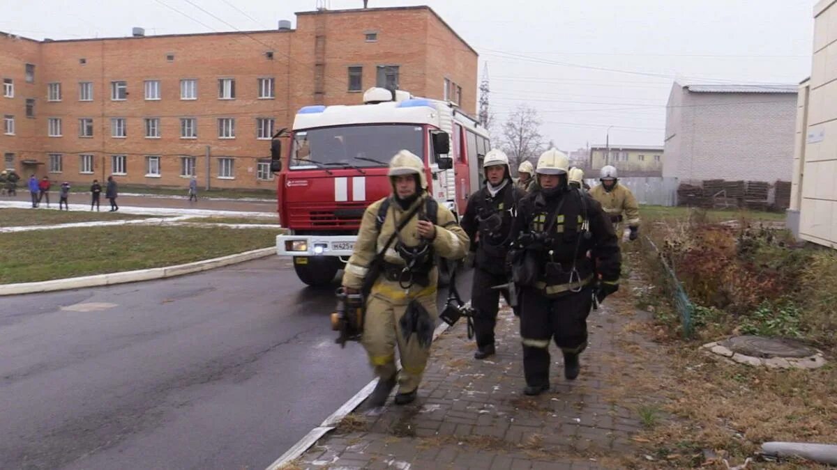 Курская область тревога сегодня. Вчера 29 15 пожар. Горящая сухая трава возле жилых домов. Локализация пожара. Пожар в медвенском районе курской.