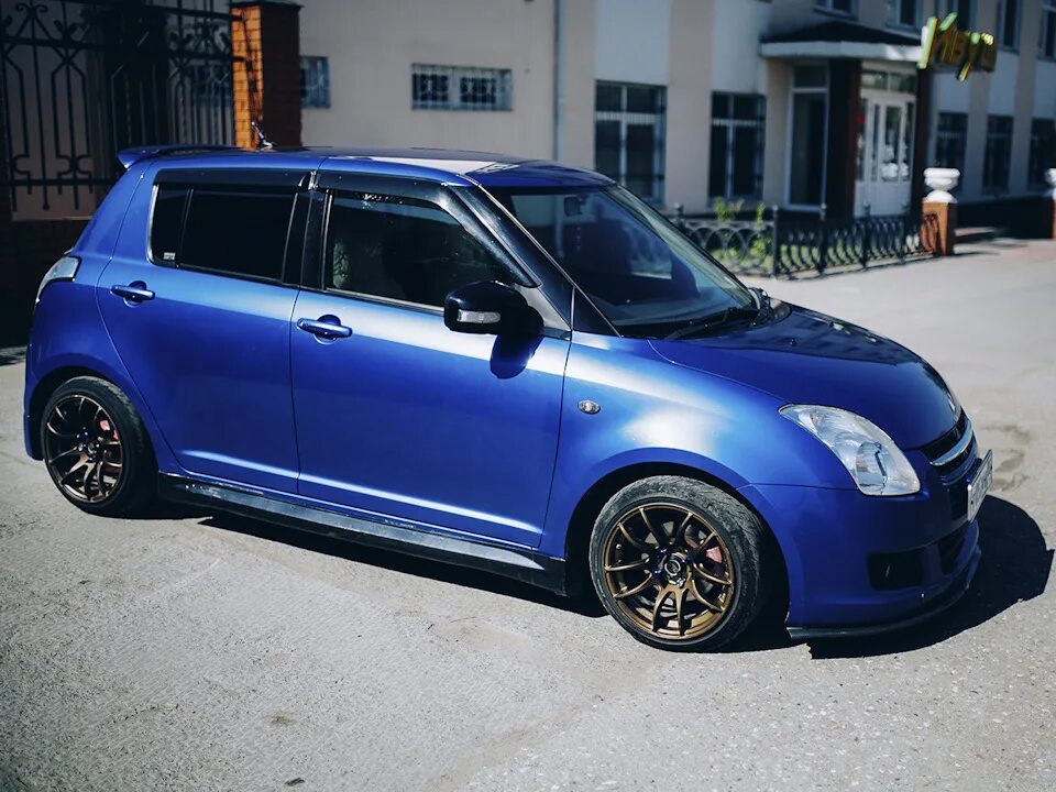 Свифт диски. Suzuki swift 2g. сузуки свифт синяя. сузуки свифт синяя 2008. сузуки свифт 2007 синий.