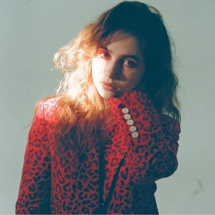 Clairo pretty. Clairo. Clairo переводы песен. Clairo переводы песен. Clairo переводы песен.