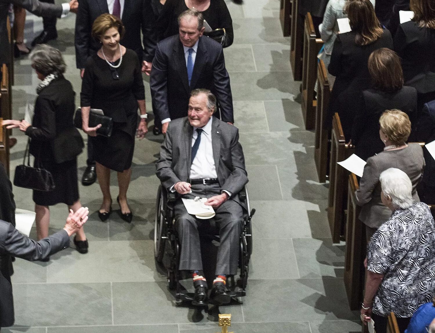 Жена буша старшего. Могила Джорджа Буша старшего. Похороны президента США Джорджа Буша. Могила Джорджа Буша. Джордж Буш старший похороны.
