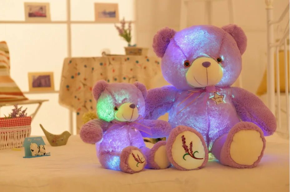 Фиолетовый мишки игру. Светящийся плюшевый мишка Тедди 50 см. Фиолетовый плюшевый медведь. Фиолетовый медведь игрушка. Мишка сиреневый плюшевый.