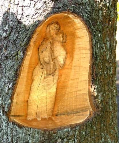 Иконы из дерева. Иконы резные из дерева раскрашенные. Божья матерь на дереве. Старообрядческая медная икона тихвинская. Резная икона семистрельная.