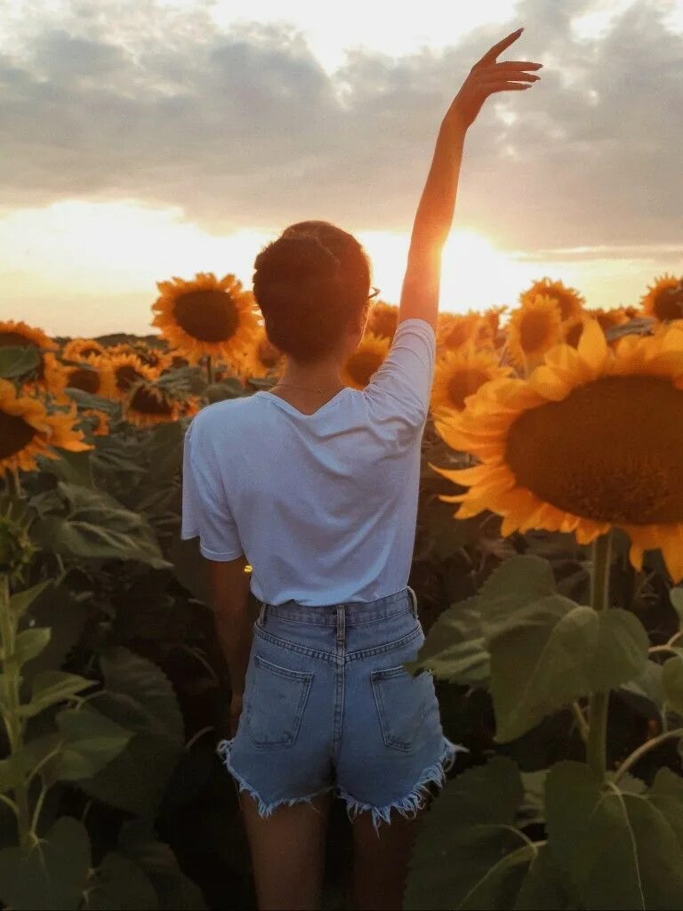 Лето девушки на аву без лица. Лето девушки на аву без лица. Девушка лето. Девушка в платье летом без лица. Девушка летом со спины.