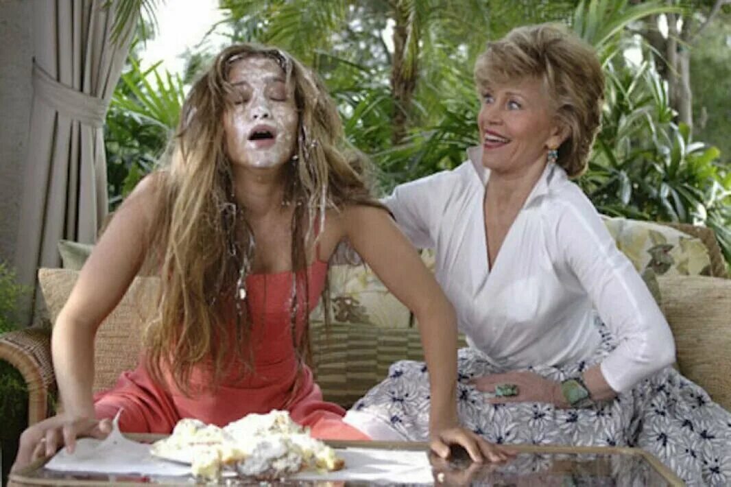 Комедии про невесток. Комедии про невесток. Комедии про невесток. Моя свекровь монстр фильм 2005. Дженнифер лопес моя свекровь монстр.