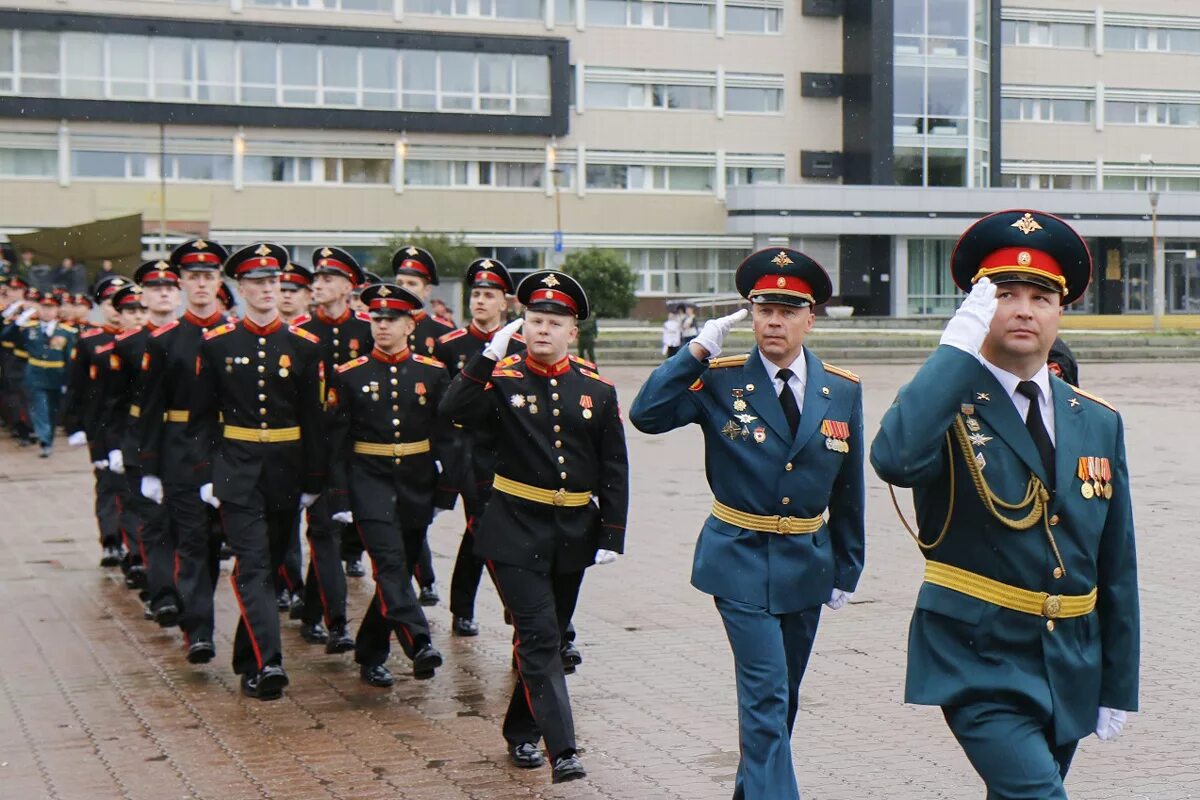 Выпускники школы военные. Суворовское военное училище Екатеринбург. Суворовское УЧИЛИЩЕТВ Екатеринбурге. Екатеринбург: Екатеринбургское Суворовское училище. Екатеринбургское военное училище.