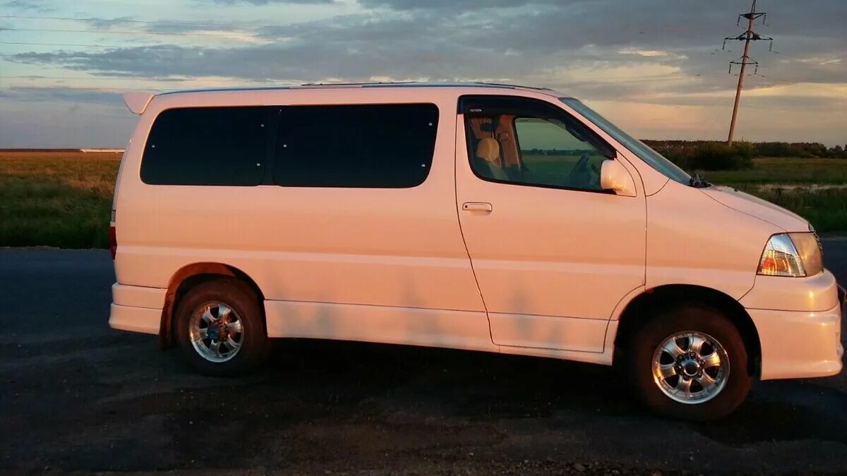 Хайс 2000 год. Toyota Grand Hiace. Toyota Hiace 2000. Тойота Хайс 2000 года. Тойота Гранд Хайс 2000 год.