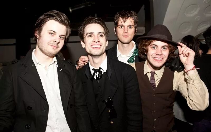 Зе паник. Группа Panic! At the Disco. Паник эт зе диско группа. Panic at the Disco 2007. Panic at the Disco участники.