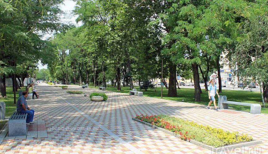 Новороссийск сквер улица героев десантников. Новороссийск novorossiysk парк. Аллея славы новороссийск. Парк фрунзе новороссийск аттракционы. Новороссийск ул парк.