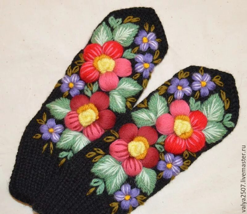 Вязаные варежки. Вышить варежки. Рукоделие варежки. Рукоделие варежки. Рукоделие варежки.
