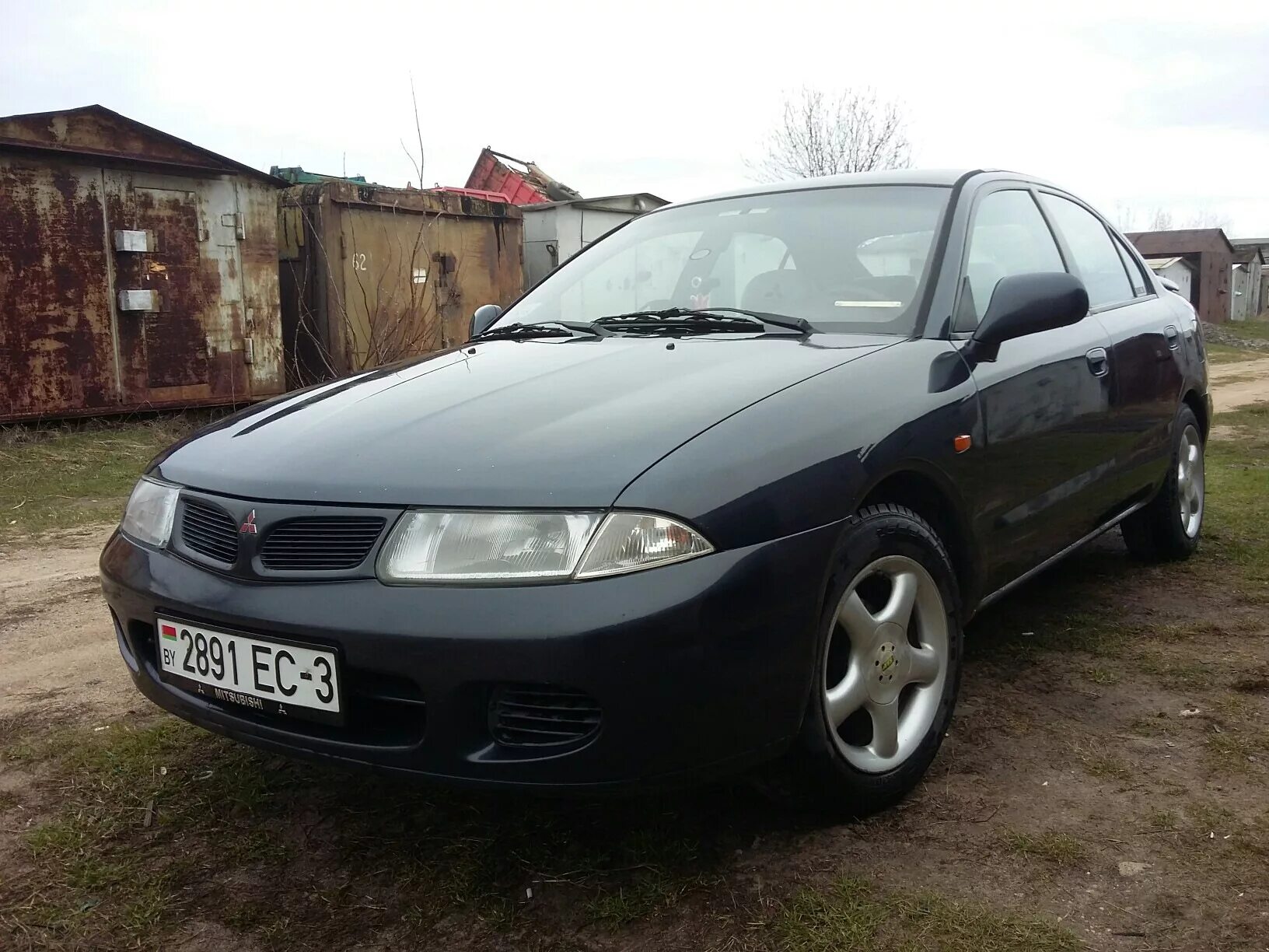 Митсубиси Каризма 1997. Mitsubishi Carisma 1997 хэтчбек. Mitsubishi Carisma 1997 1.6 седан.