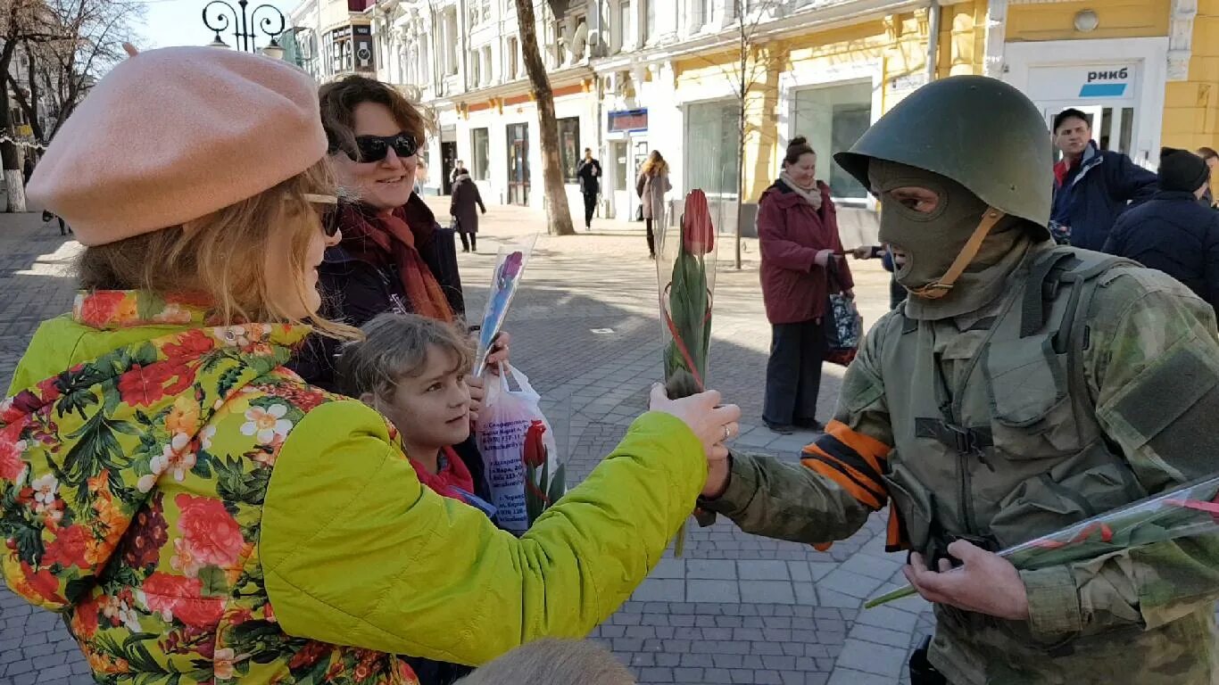 Armed soldiers break into Simferopol Parliament Channel 4 News