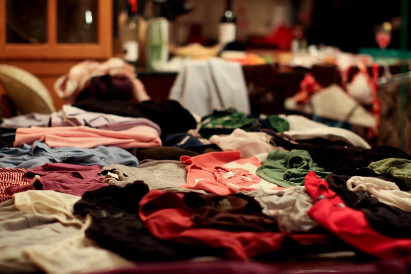 Своп вещами. Своп обмен одеждой. Своп вечеринка. Swapping party. Своп обмен вещами.