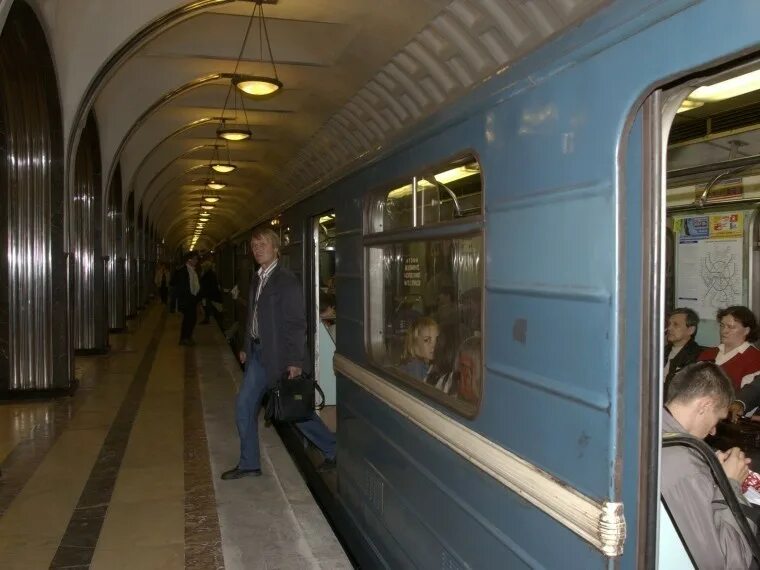 Метропоезд 81-556 нева. Сокольническая линия метро поезда. Путинский поезд метро. Поезда на замоскворецкой линии. Поезд москва 2020 на замоскворецкой линии.