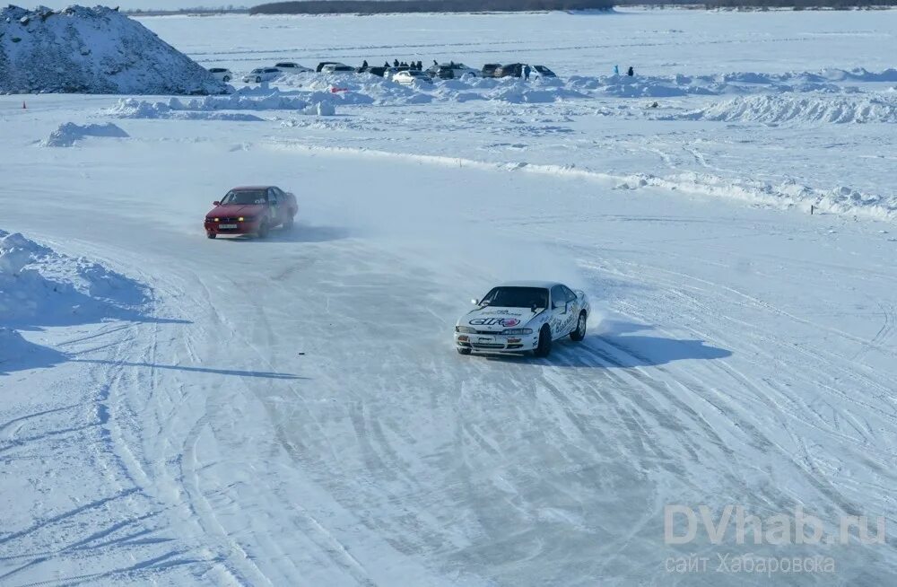 Double drift. Дрифт восьмерка на льду вид сверху.