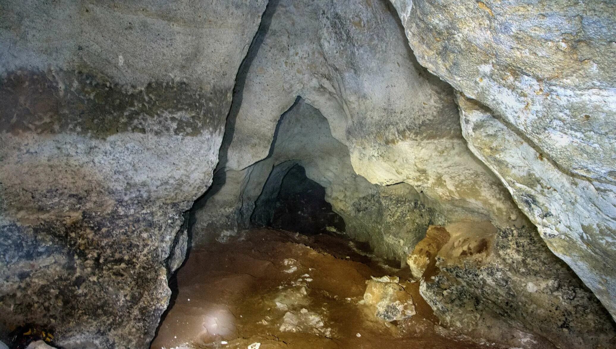 Белогорская пещера таврида. Пещера Таврида в Крыму. Зуя пещера Таврида. Белогорск пещера Таврида. Пещера в Зуе Крым.