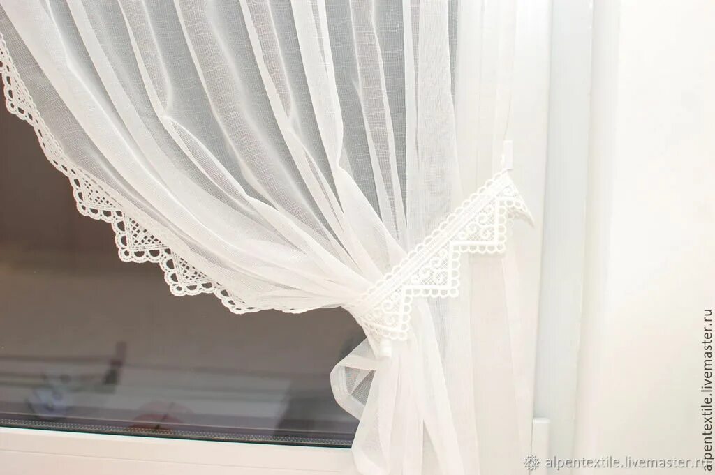 Коричневая тюль в интерьере. Шторы на кухню из вуали двух цветов. Шторы из вуали на кухню. Вуаль на кухню. Тюль.