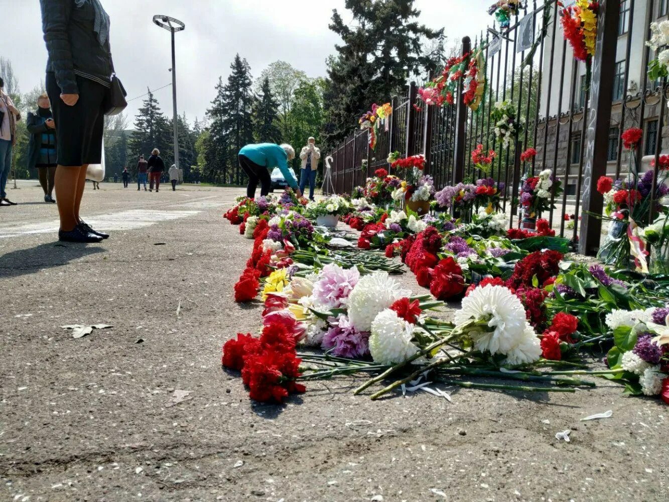 Где сейчас 2 мая. Дом профсоюзов в Одессе 2 мая 2014. Одесская трагедия 2 мая 2014 года дом профсоюзов. Одесса Куликово поле дом профсоюзов. Куликово поле Одесса 2 мая 2014.