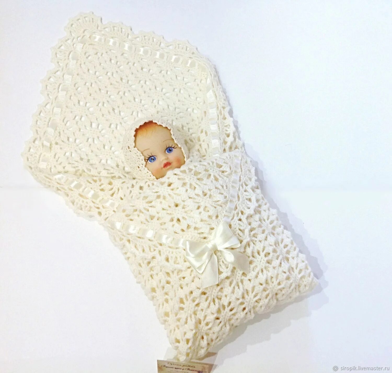 Одеяло на выписку для новорожденных. Вязаный плед на выписку из роддома. Вязаные одеяла для новорожденных. Конверт на выписку летний вязаный. Пледы на выписку для новорожденных.