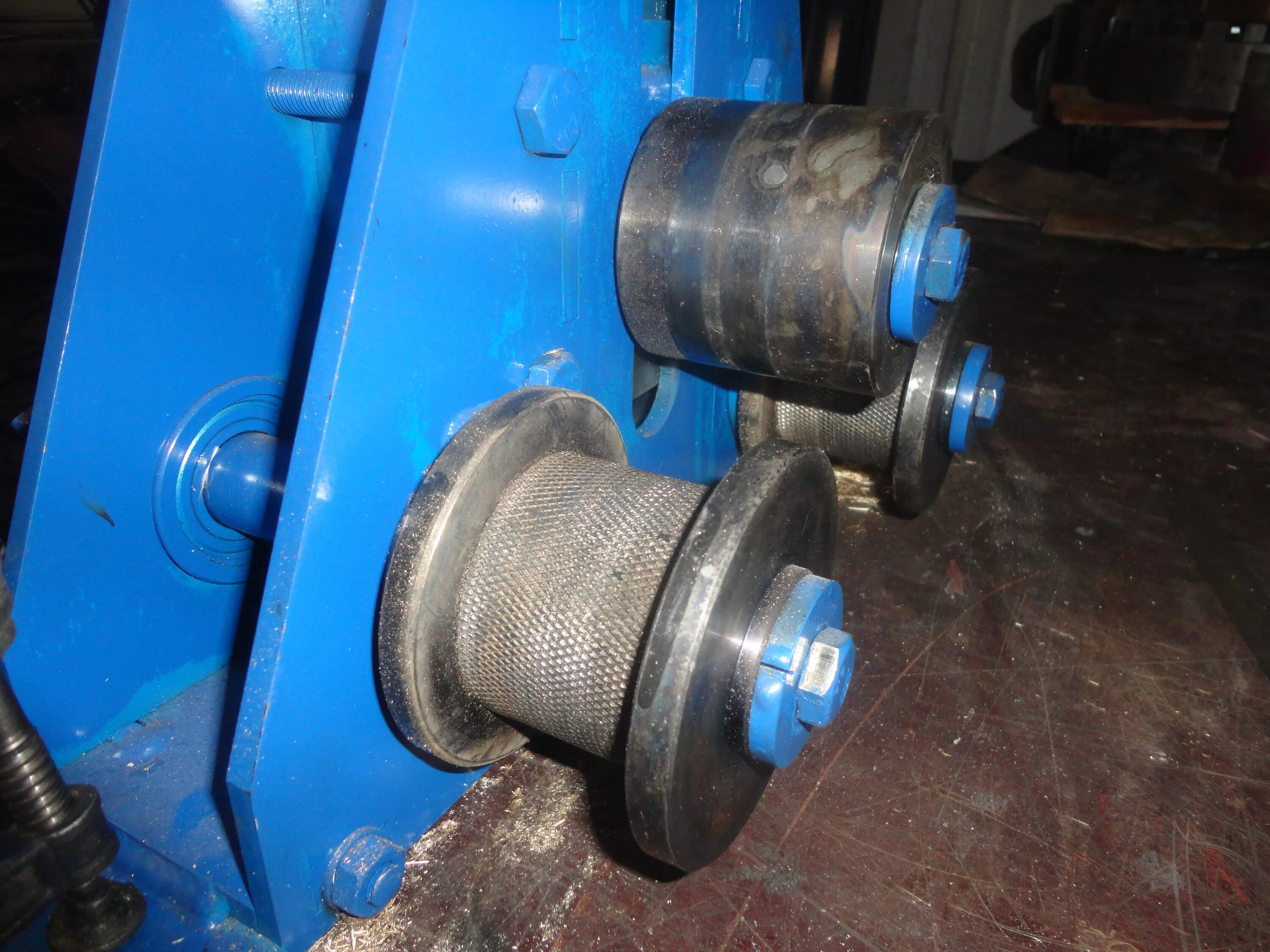 Ролики для проката профильной трубы. Ролики для прокатки профильной трубы. Ролики для проката профильной трубы. Вал для блока усиления профильной трубы. Профилегиб апв 8-мини.