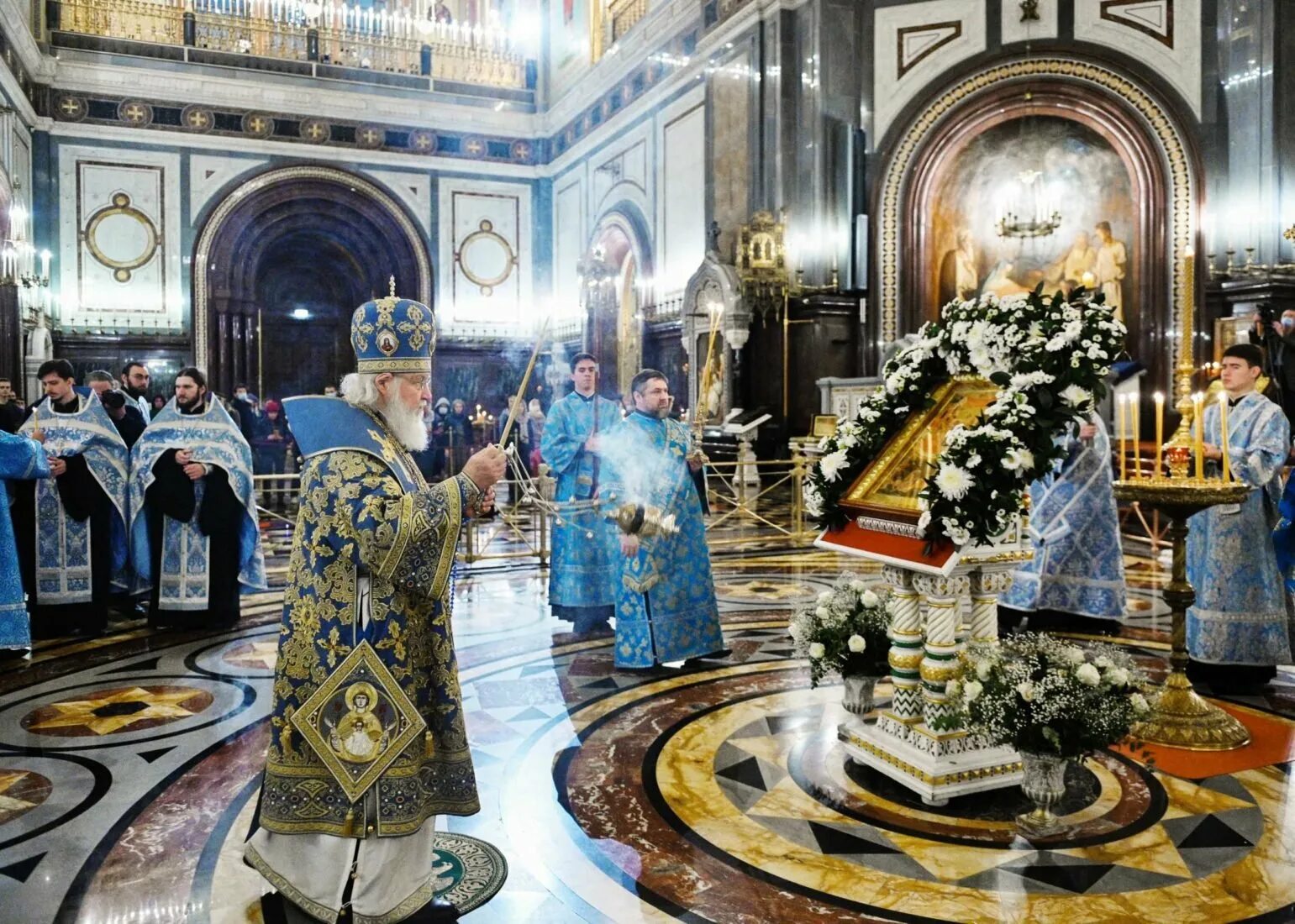 Алтарь королей англии. Храм христа спасителя внутри алтарь. Риза христа храм христа спасителя. Алтарь главного зала собора в толедо. Храм христа спасителя внутри алтарь.