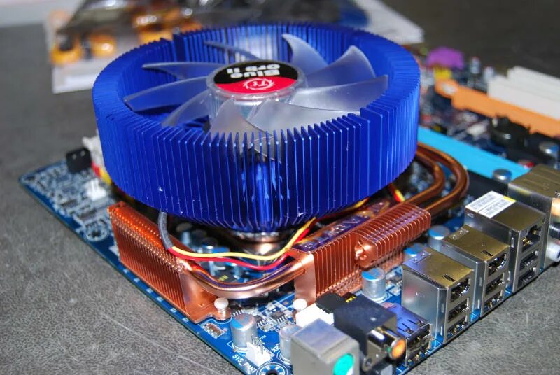 Как узнать какой кулер. Thermaltake Blue Orb. Кулер Термалтейк на процессор. Кулер ASUS lga775. Lga775 кулер процессора.