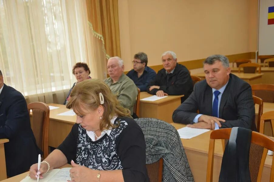 Белокалитвинский городской суд сайт. Администрация Белокалитвинского района. Глава администрации Белокалитвинского района. Начальник отдела образования Белокалитвинского района.