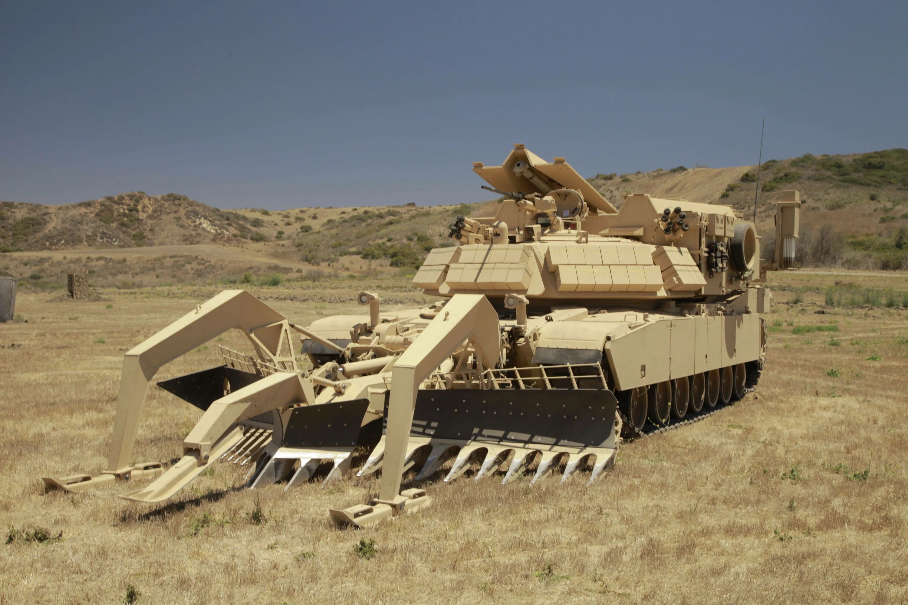 M1150 abv. M1150 (m1 abv). M1 assault breacher vehicle. Бронемашина m1150. Бронемашина m1150.
