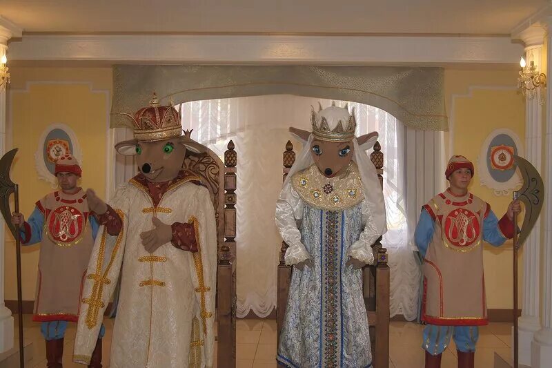 Мышиные палаты в мышкине. Мышкин статуя мыши. Мышкин детям. Углич музей мышкина. Город мышкин достопримечательности музей мыши.