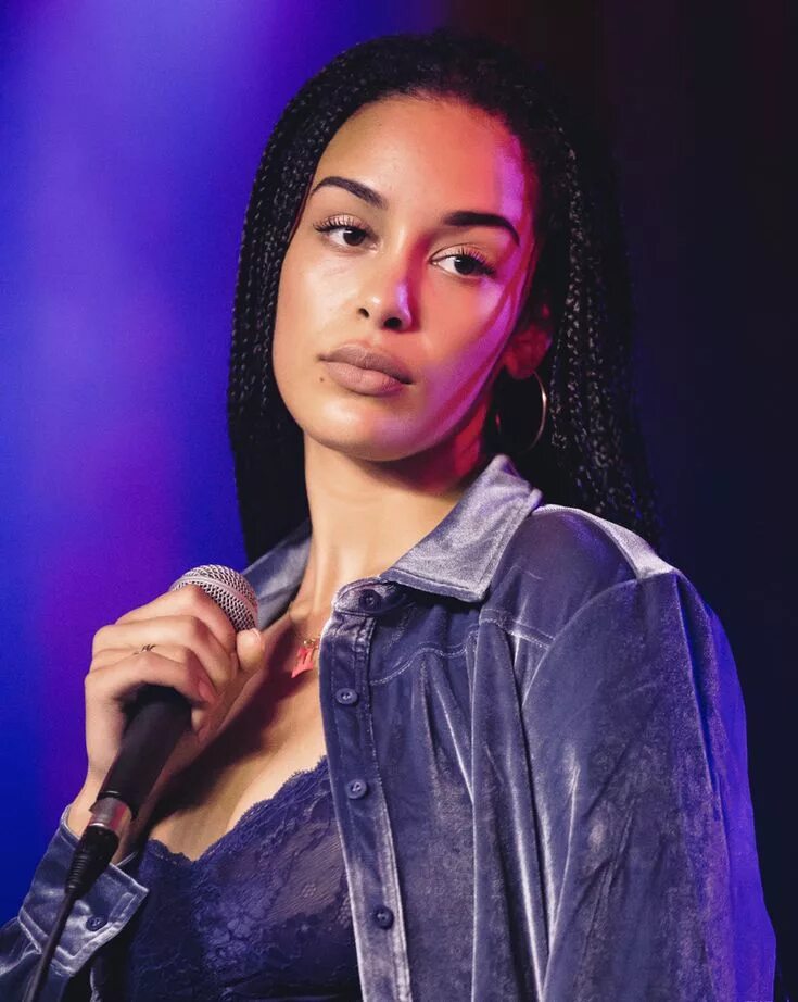 Джорджа смит. Jorja smith перевод. Jorja smith 2018. Jorja smith hot. Jorja smith hot.