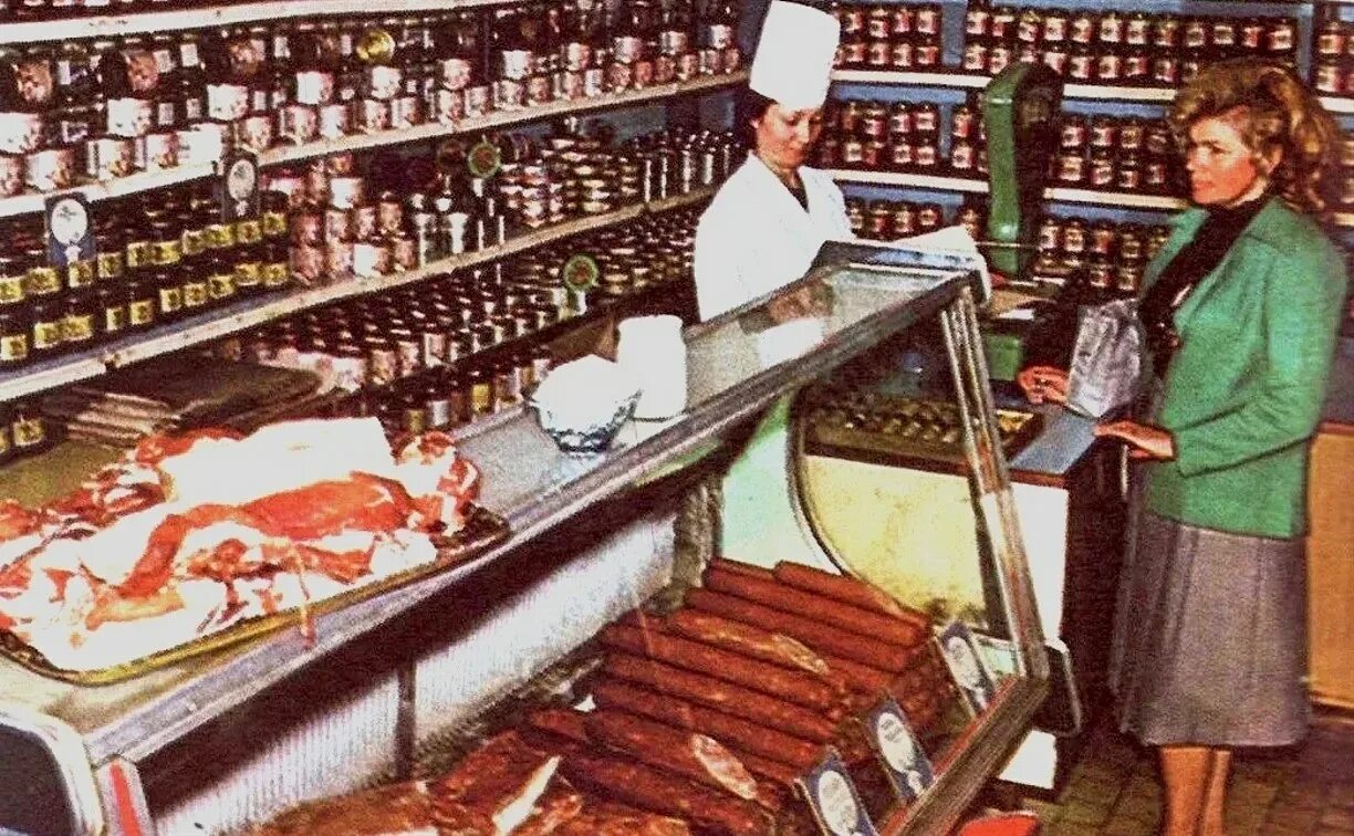 Нехватка продуктов. Пустые полки россия. Ссср пустые полки дефицит. Прилавки ссср перестройка. Очереди 80-е ссср.