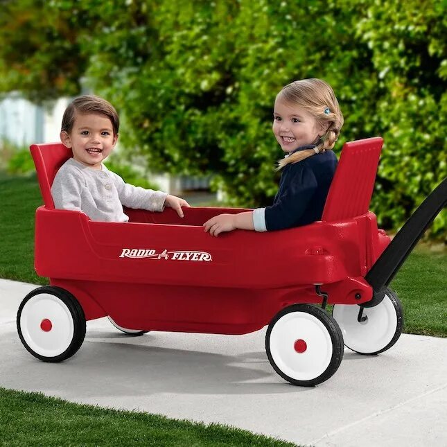 Телега для детей. Коляска Radio Flyer. Детская Radio Flyer тележка. Radio Flyer Town & Country Wagon. Тележка для перевозки детей.