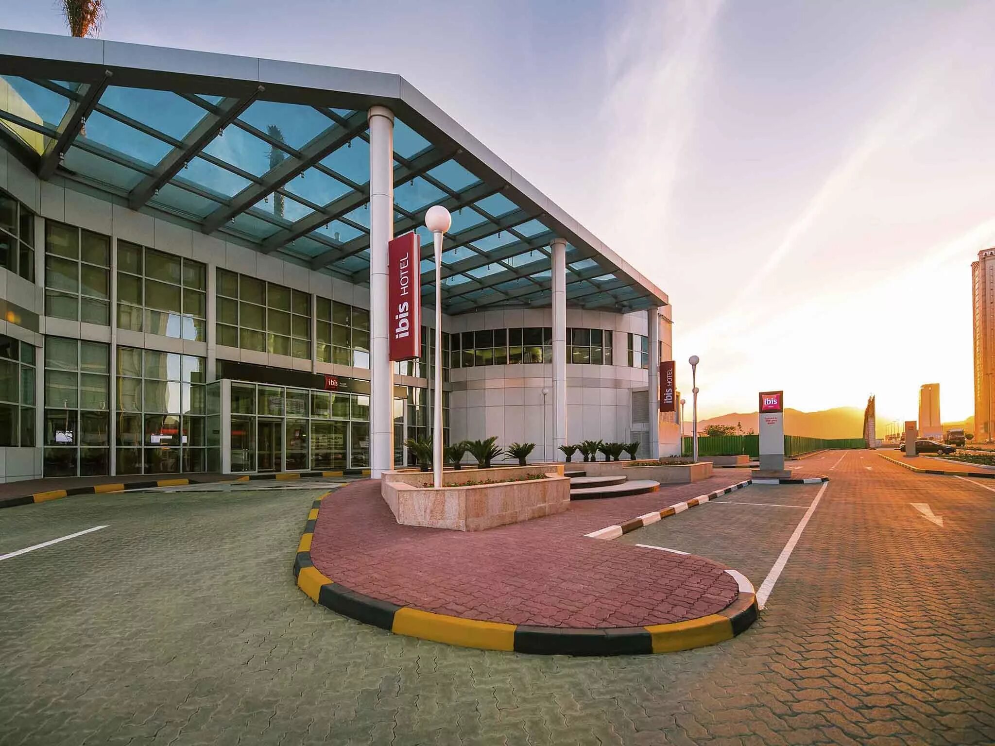 Ибис фуджейра 3 эмираты отзывы. Ibis fujairah hotel 3 фуджейра. отель ибис фуджейра в оаэ. ibis fujairah 3* фото. ibis fujairah 3 оаэ фуджейра фото отеля.