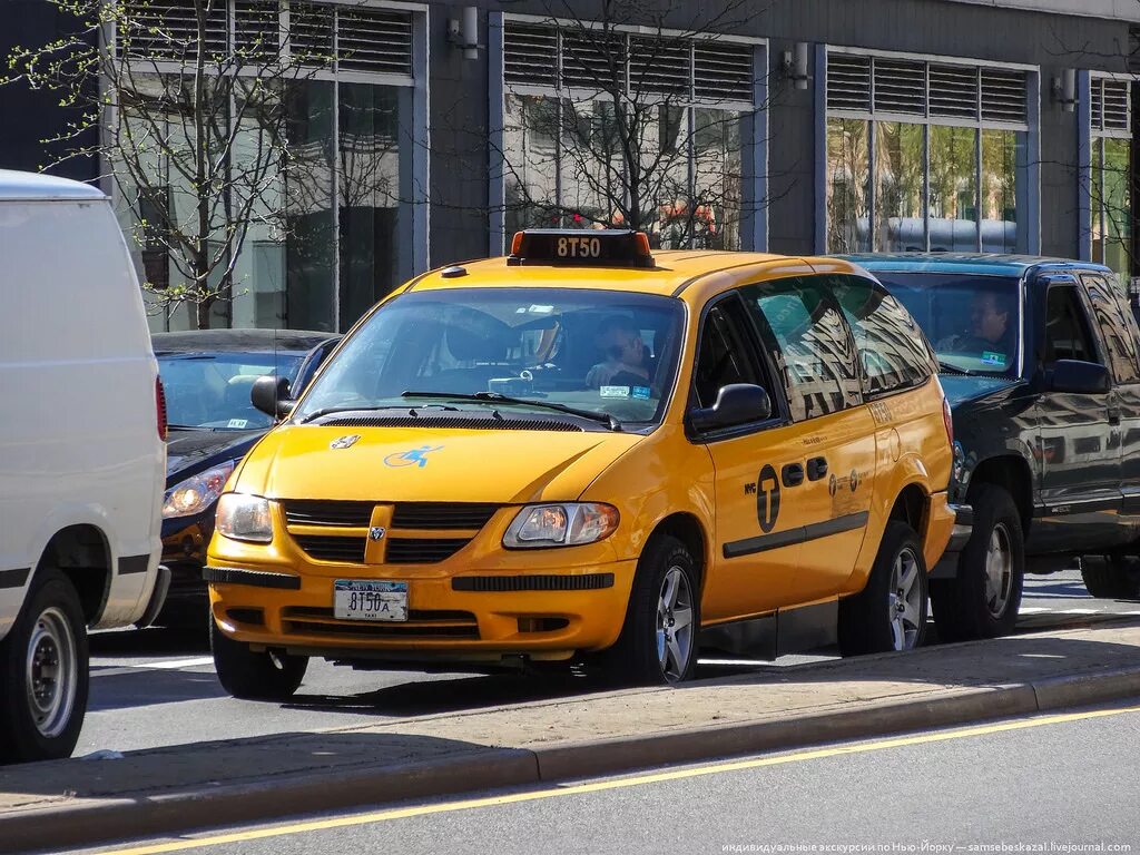 Такси Крайслер Вояджер. Такси в Нью-Йорке Форд. Такси США. Машина "такси".