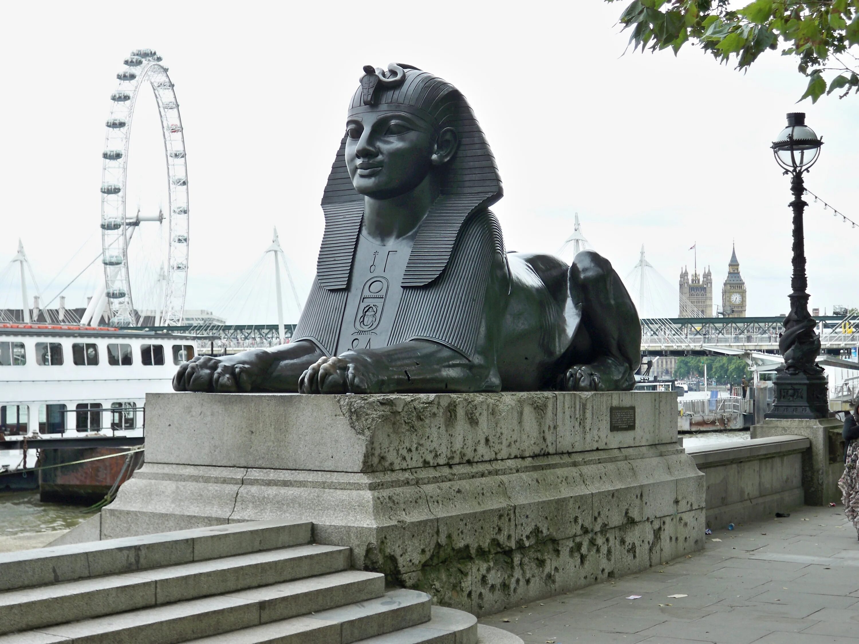 Monument picture. Сфинксы в Москве статуи. Сфинкс статуя в Египте. Лондон набережная Виктории Обелиск сфинксы. Сфинксы в Париже.