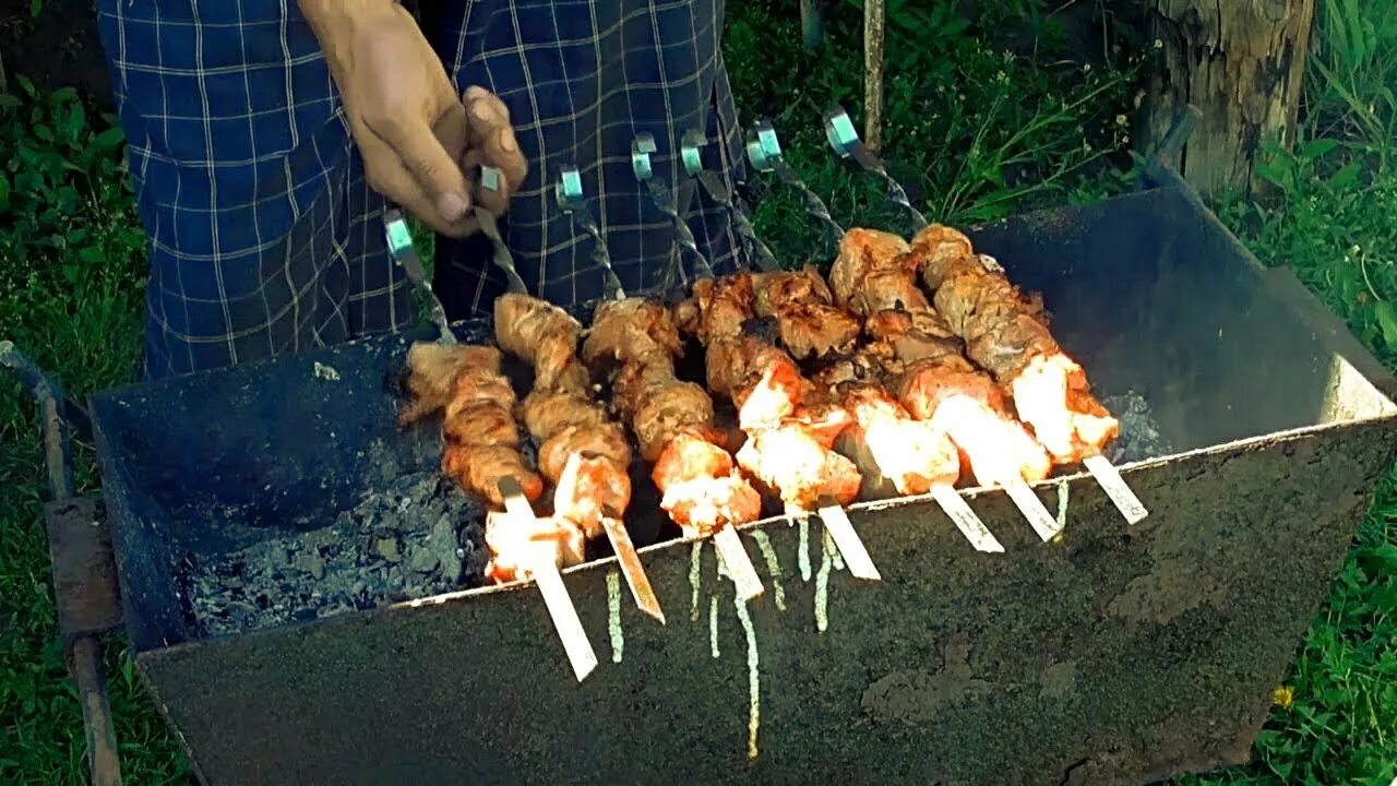 Шашлык в деревне. Шашлычки в деревне. шашлык деревенский. шашлыки в селе. шашлыки в деревне весной.