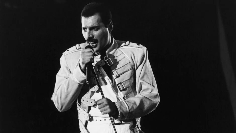 Фредди Меркьюри 1991. Фредди Меркьюри шоу маст гоу. Freddie Mercury последние фото. Фредди Меркури поет.