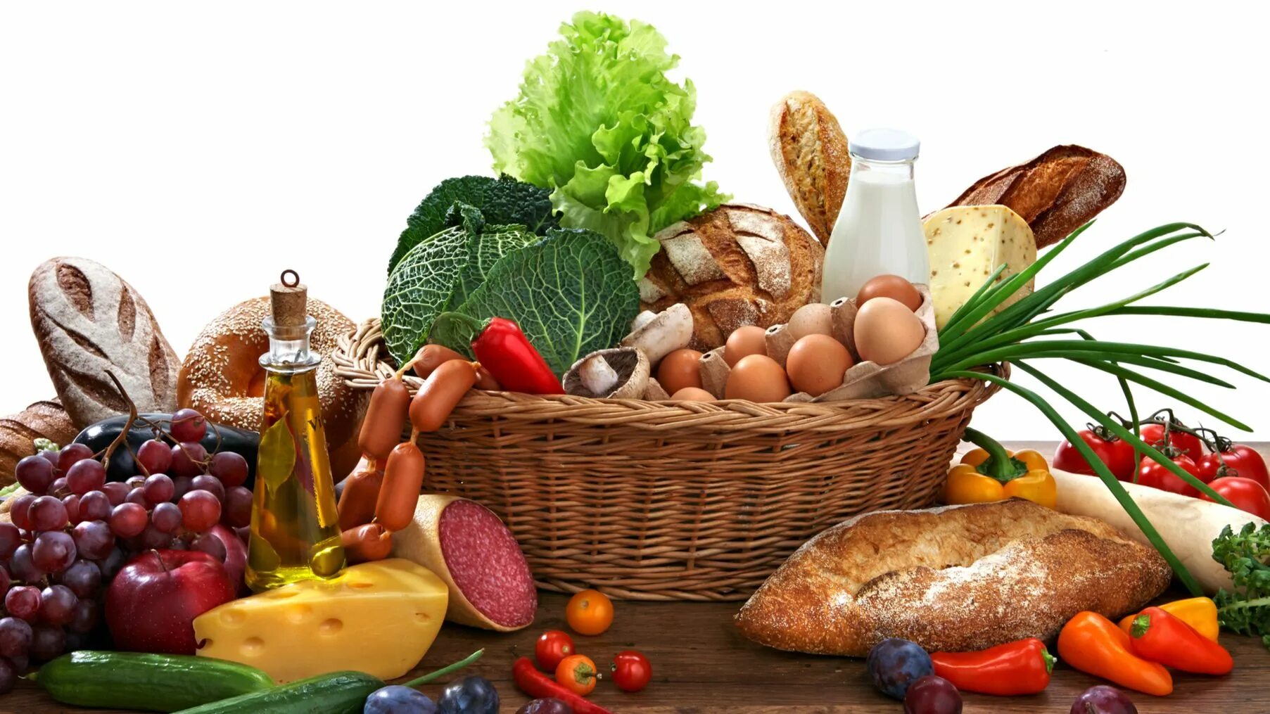 Изобилие еды. Корзина с продуктами. Продукты овощи. Корзинка с продуктами. Продуктовая корзина с овощами.