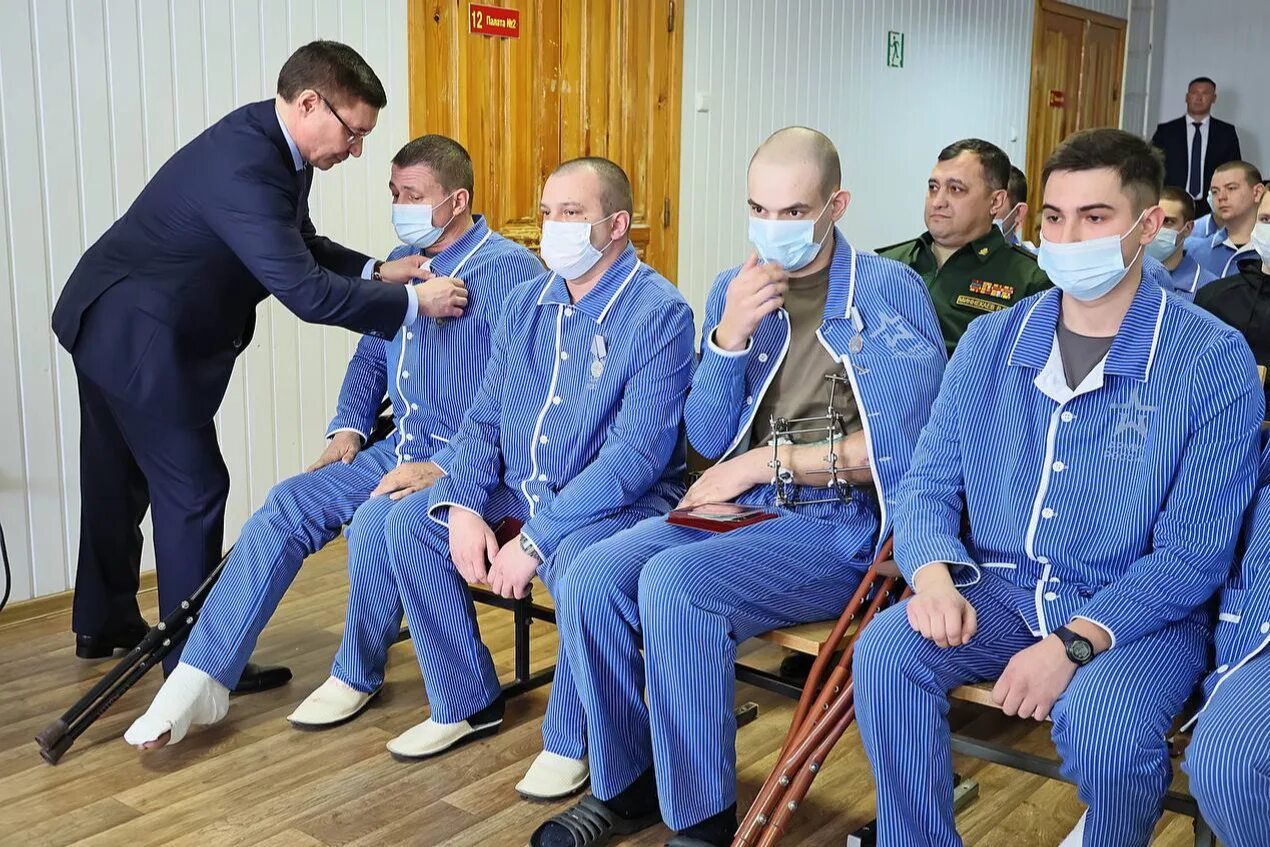 Современная военная медицина. Анапа госпиталь для раненых. Поощрение военнослужащих. Военнослужащий после операции. Военно-полевая медицина.