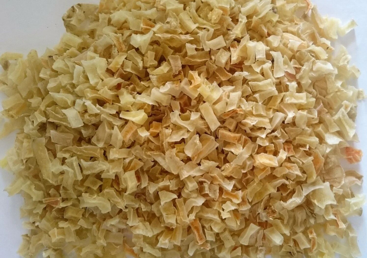 Сушеный картофель. Как готовить сушеную картошку. Вяленый картофель. Нарезанный сушеный картофель. Сухая картошка.