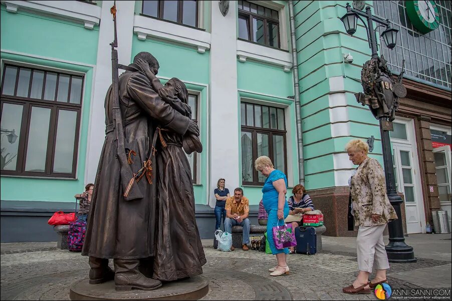 Памятник прощание. Памятник прощание славянки. Прощание славянки на белорусском вокзале. Памятник Славянке белорусский вокзал. Памятник прощание славянки на белорусском вокзале.