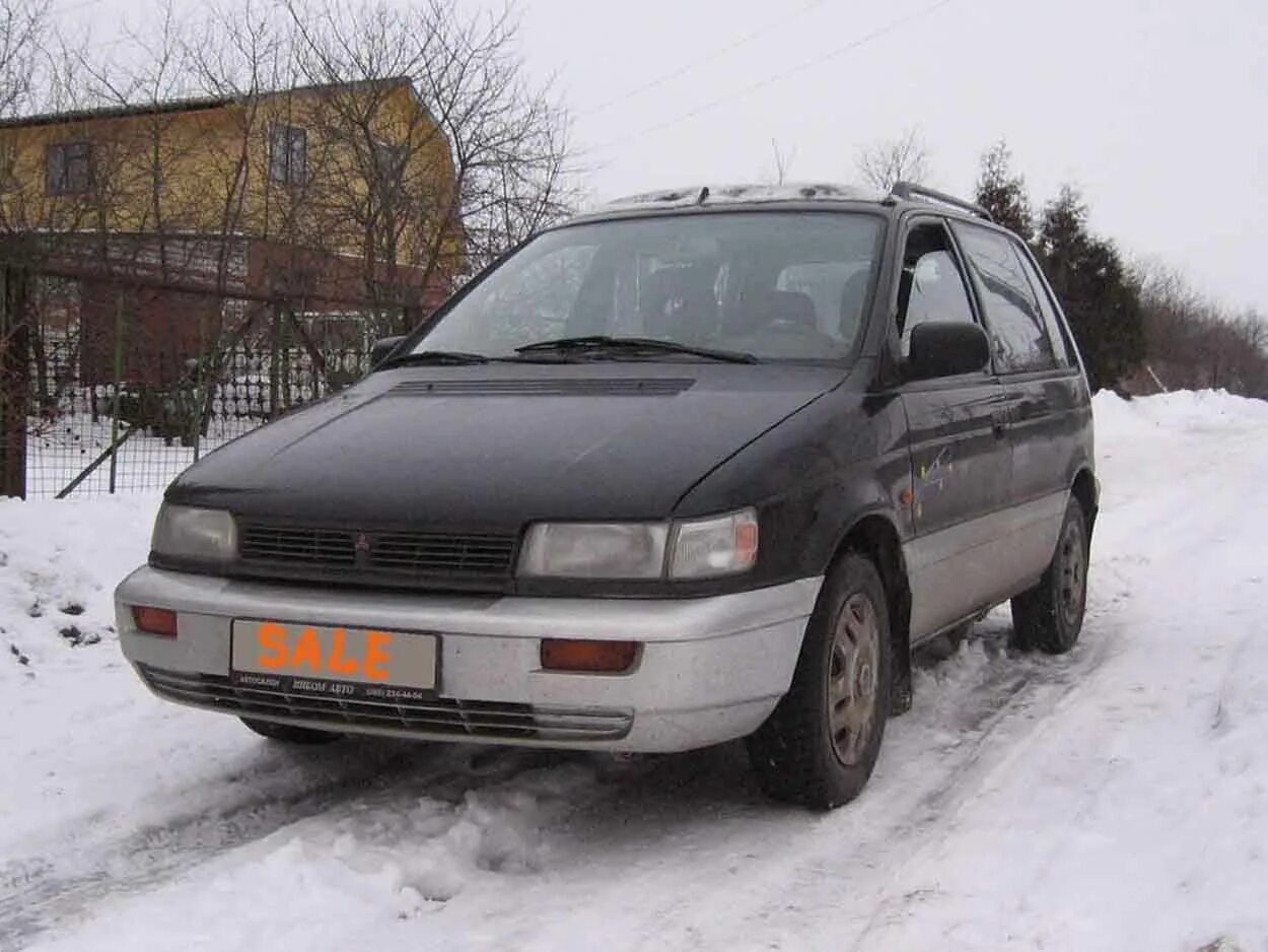 Mitsubishi 1993. Митсубиси Спейс раннер 1993. Мицубиси Спейс рунер 1993. Митсубиси Спейс раннер 1992.