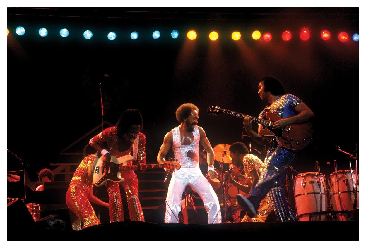 Песня earth wind fire. Earth, Wind & Fire. Группа Earth and Fire. Earth, Wind & Fire 2022. Земля ветер огонь группа.