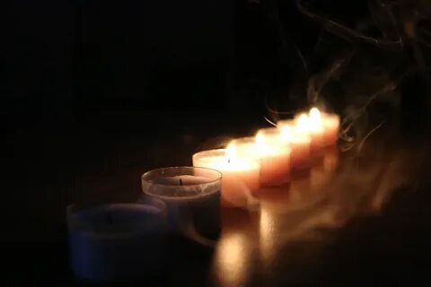 День давно погас и вечер