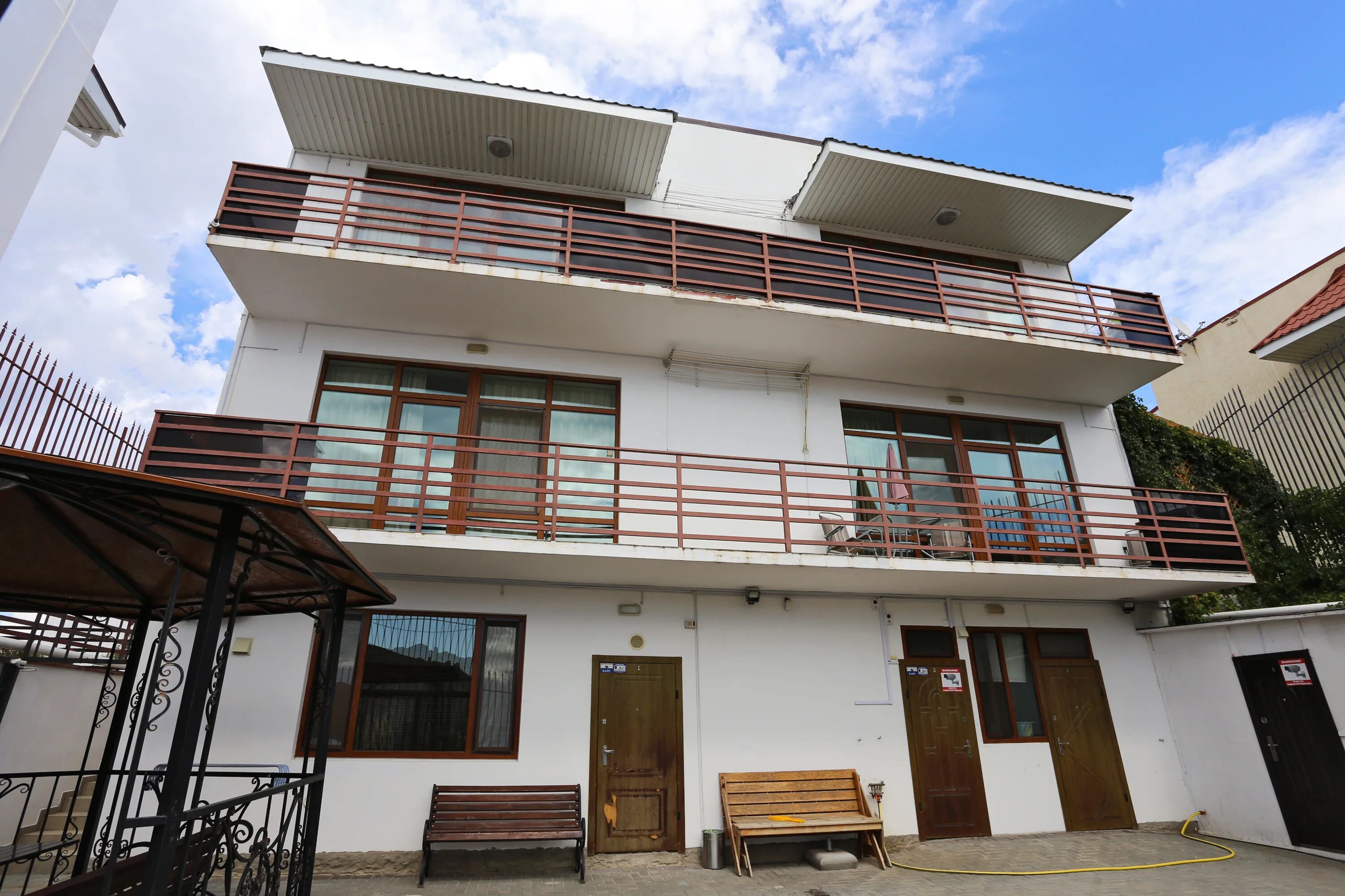 Геленджик ул луначарского 133/л1. Гостевые домики геленджик лукоморье. Геленджик луначарского 127 гостевой дом. Гостевой дом лукоморье геленджик. Гостевой дом лукоморье геленджик.