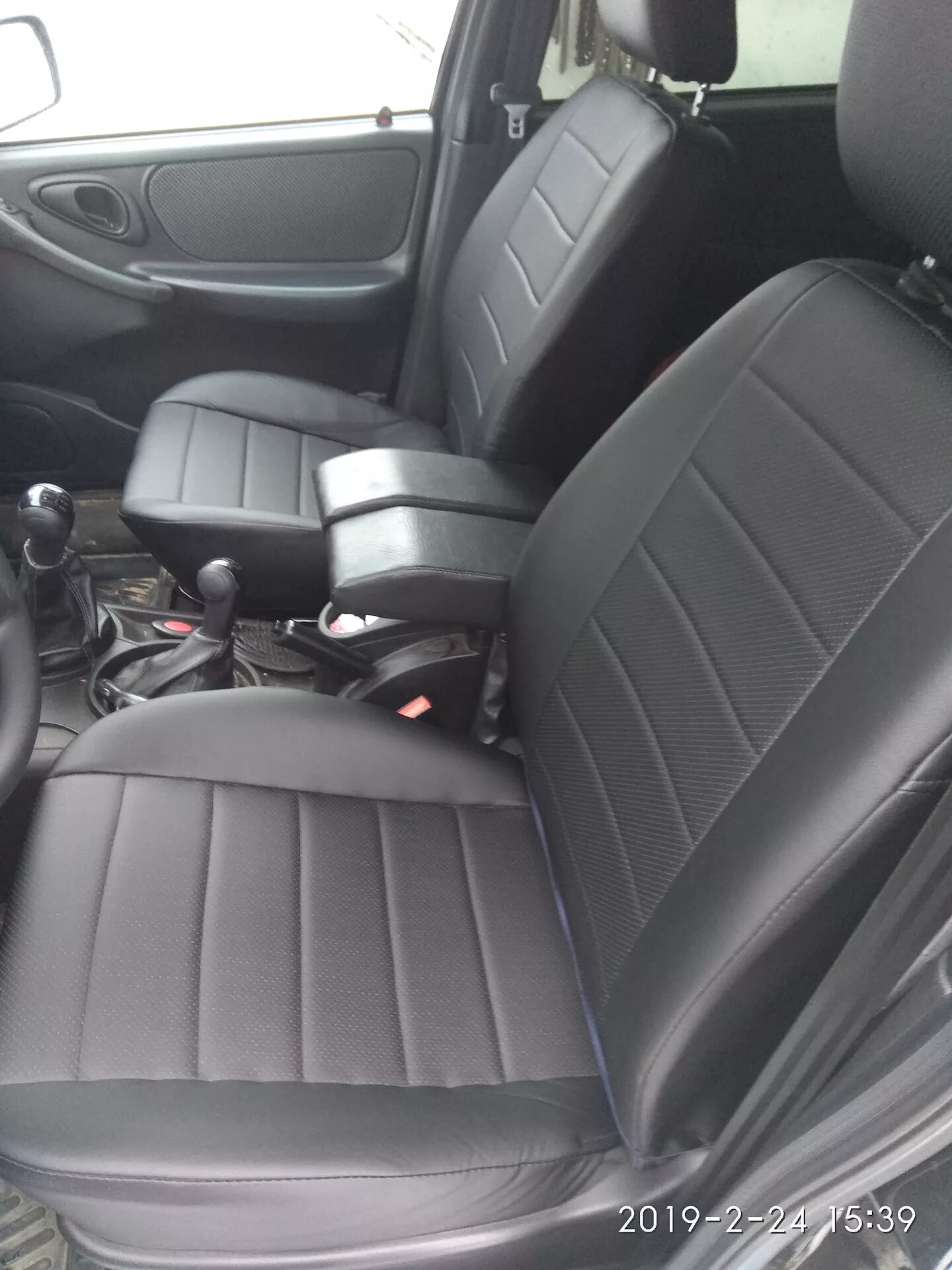 Чехлы на ниву шевроле из экокожи. Чехлы автопилот chevrolet niva. Чехлы автопилот на ниве шевроле. Чехлы автопилот шеви нива. Чехлы нива шевроле 2002-2013 год.