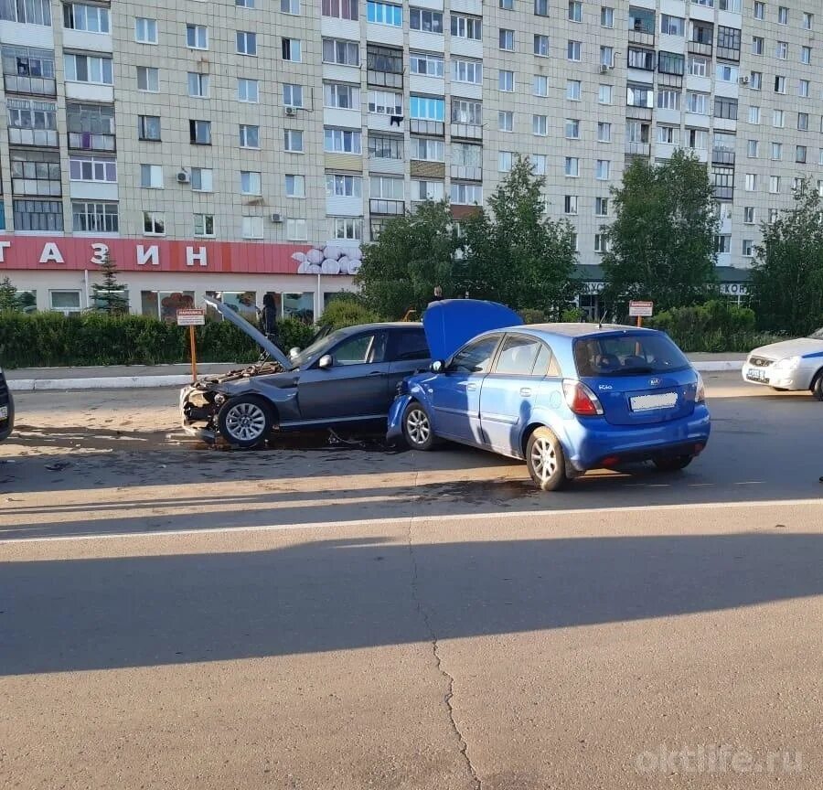 Был совершен наезд на автомобиль. Опрокидывание авто. наезд на стоячее транспортное средство.