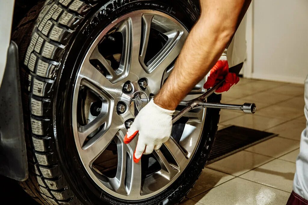 шиномонтаж. шиномонтаж доватора 241. ремкомплект боковых порезов шин. Electric car tires. чехол для хранения колес автомобиля.