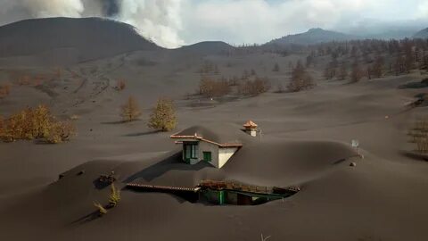 Город засыпанный пеплом вулкана